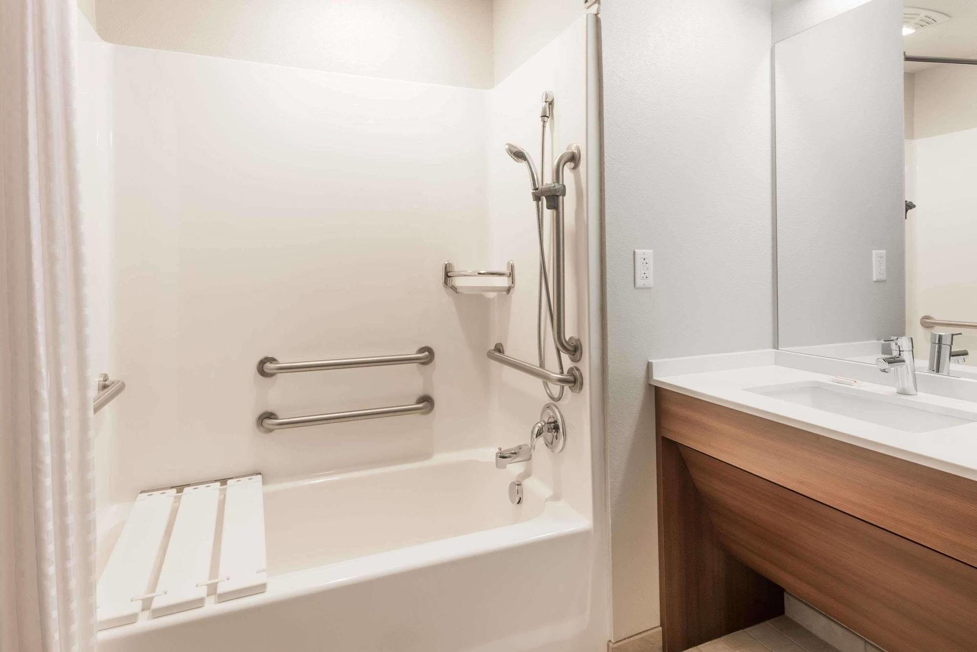 Microtel Inn & Suites By Wyndham Altoona Extérieur photo
